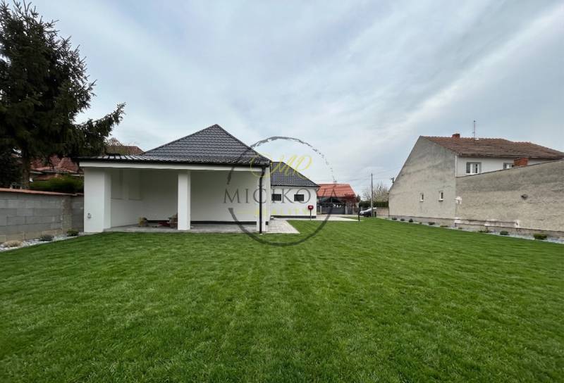 pohlad od zadu zahrady.png